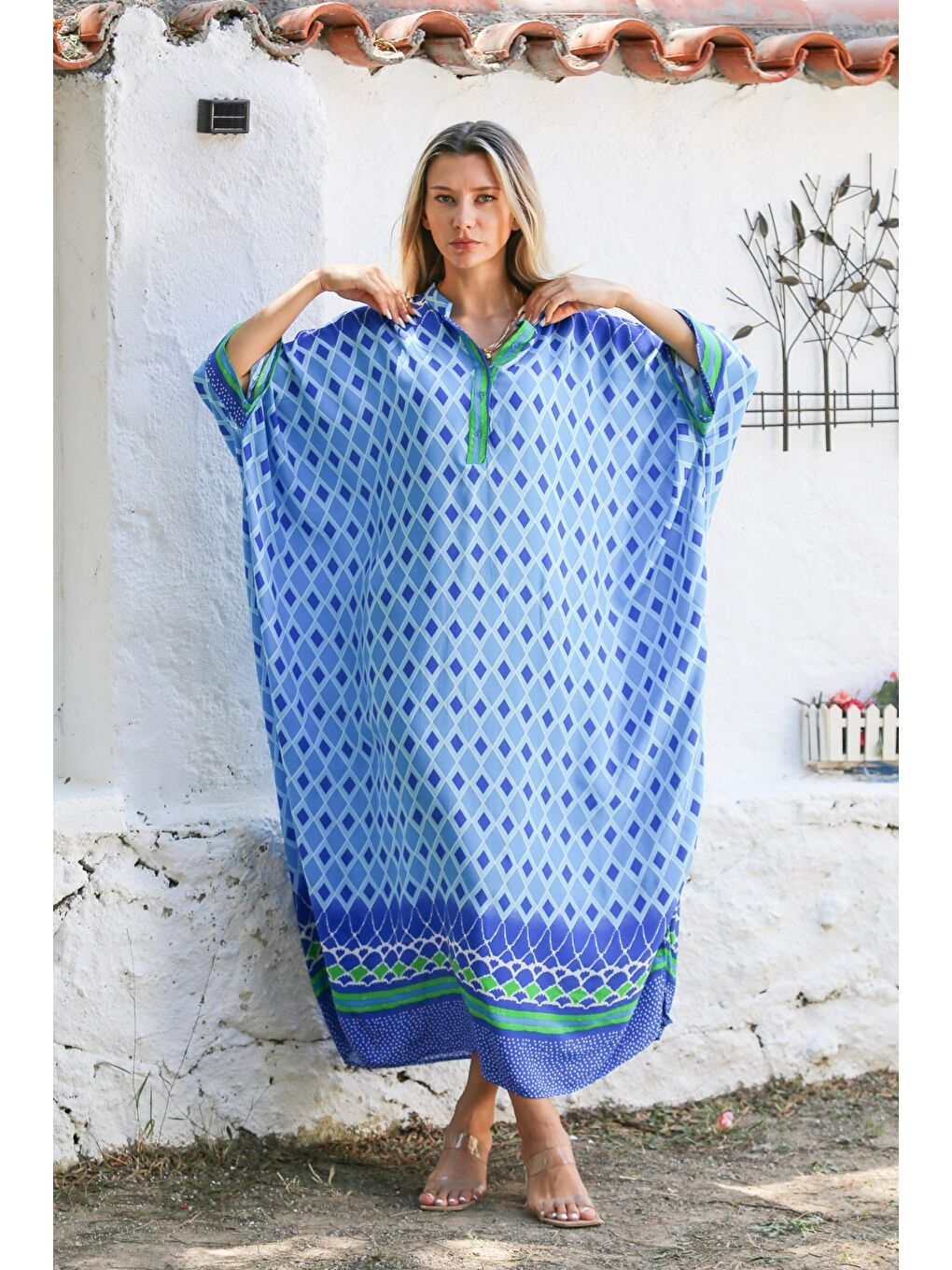 Açık Mavi Hakim Yaka Yarasa Kol Düğmeli Allover Baskılı Dokuma Geniş Kesim Casual Elbise-1