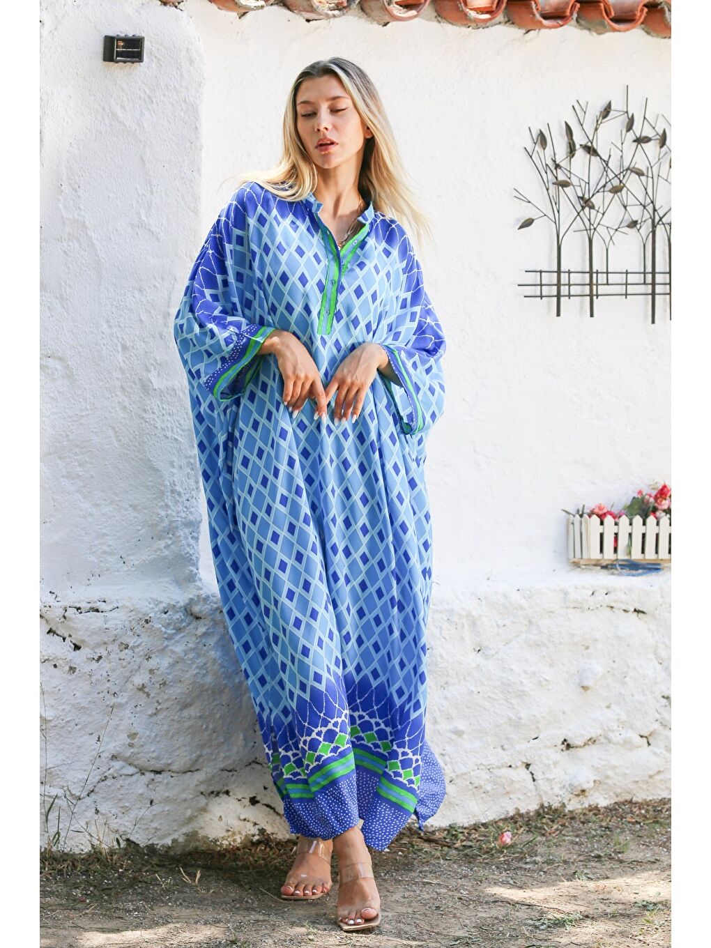 Açık Mavi Hakim Yaka Yarasa Kol Düğmeli Allover Baskılı Dokuma Geniş Kesim Casual Elbise-4