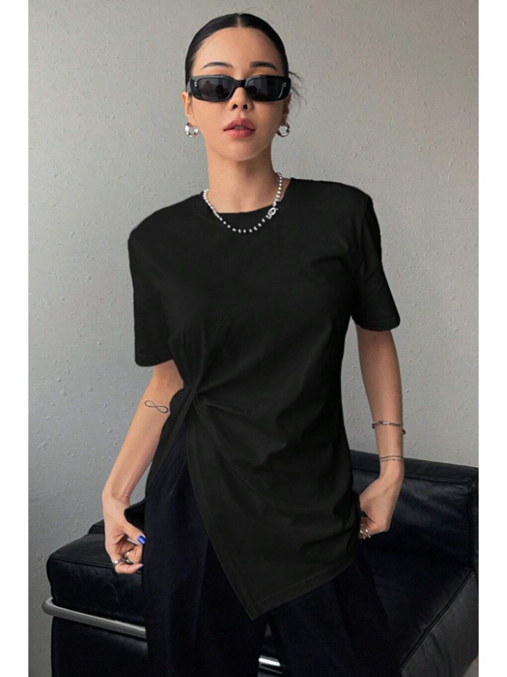 Siyah Kadın Asimetrik Tişört Yırtmaçlı Basic Oversize Kısa Kollu Modern T-Shirt-1