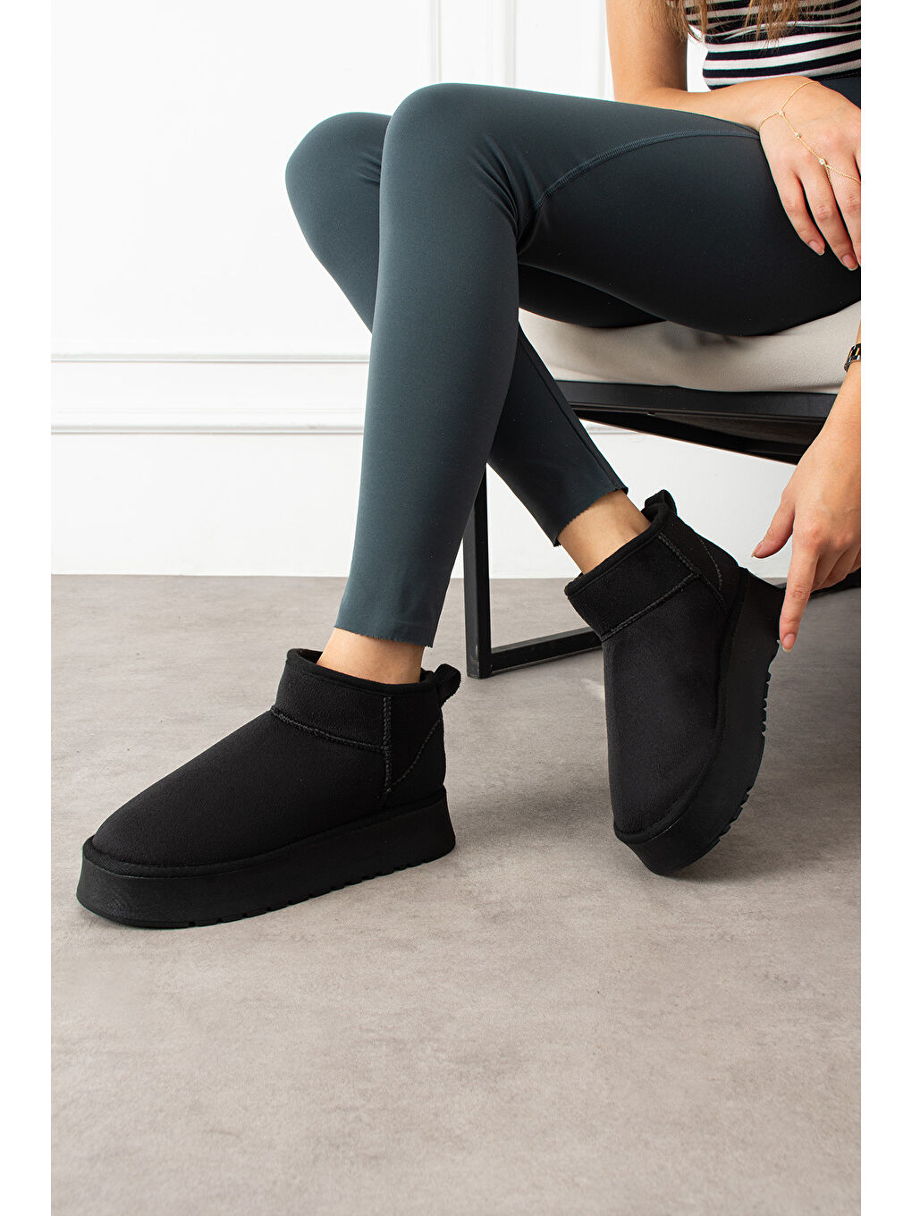 Siyah Kadın Kalın Taban Süet İçi Kürklü Günlük Bot
