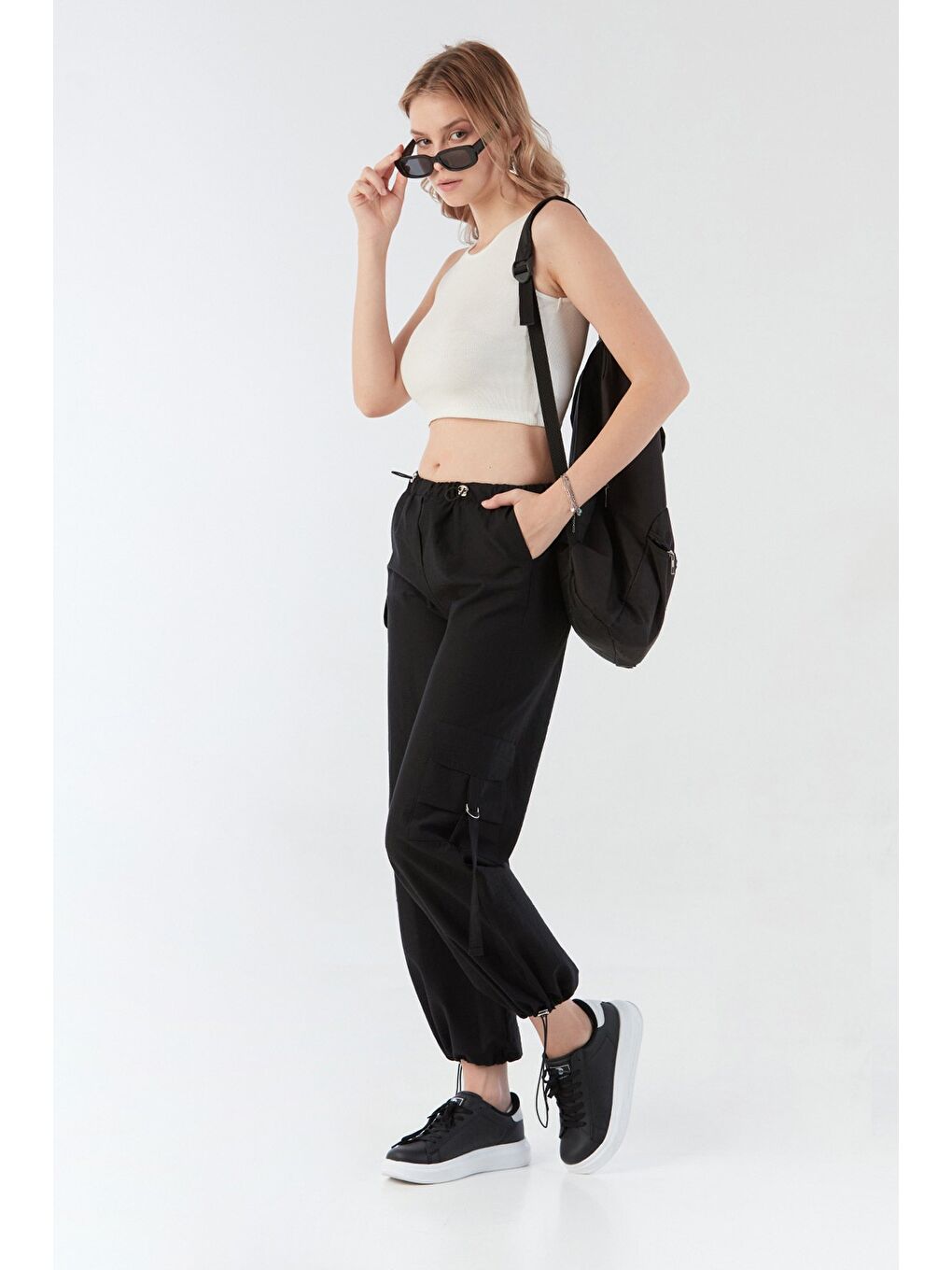 Siyah Beli Lastikli Paraşüt Kumaş Pantolon