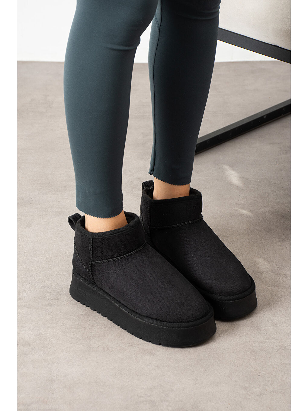 Siyah Kadın Kalın Taban Süet İçi Kürklü Günlük Bot-1