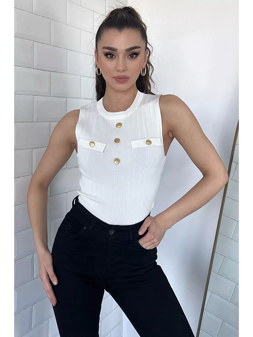 Beyaz Gold Düğme Detaylı Bisiklet Yaka Kadın Elastanlı Triko Bluz-1