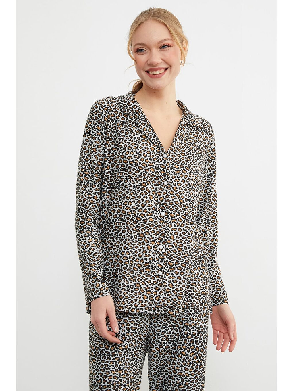 Kahverengi Kalp Desenli Polo Yaka Düğmeli Pijama Takımı-3