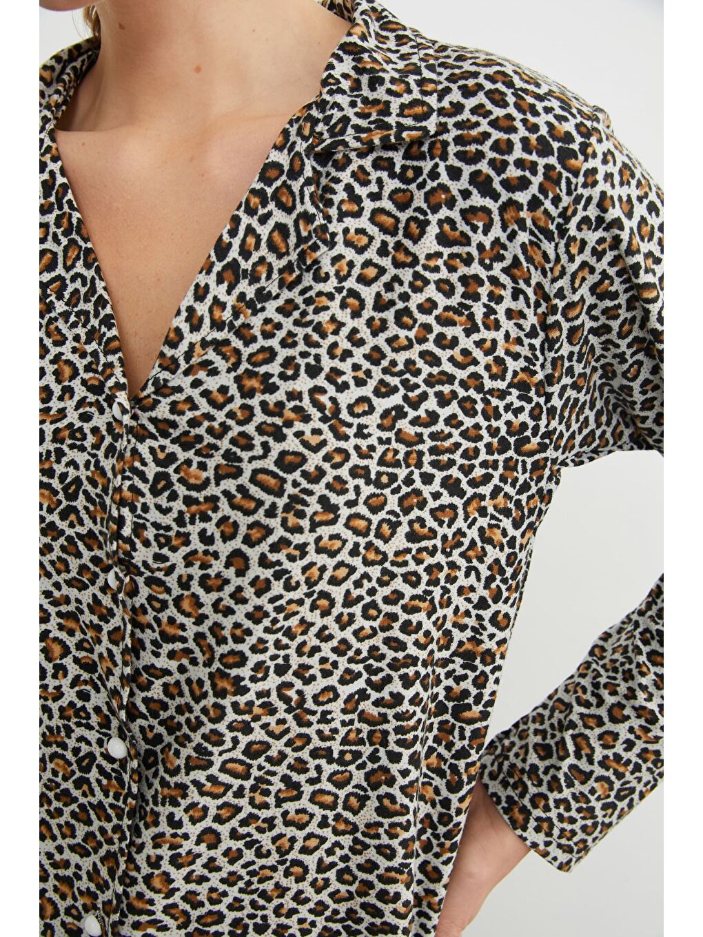 Kahverengi Kalp Desenli Polo Yaka Düğmeli Pijama Takımı-4