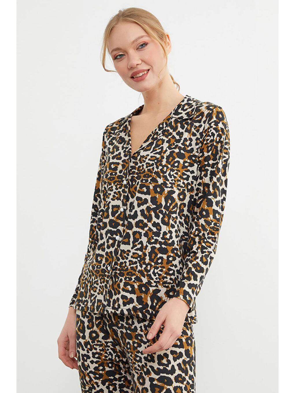 Bej Kalp Desenli Polo Yaka Düğmeli Pijama Takımı-2