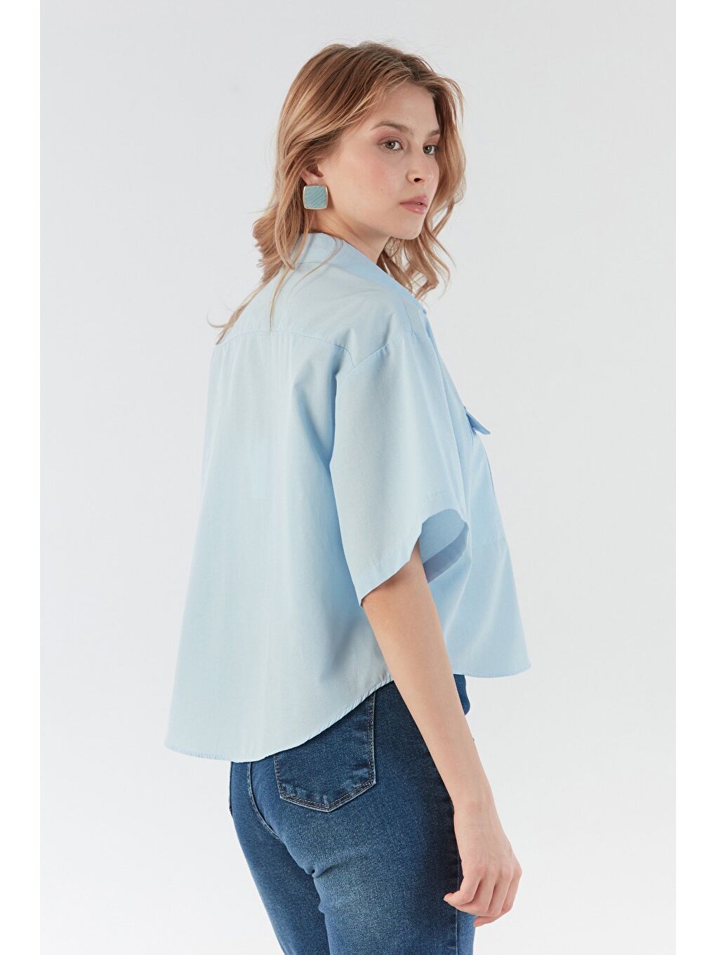 Mavi Basic Çift Cepli Arkası Uzun Crop Gömlek-2
