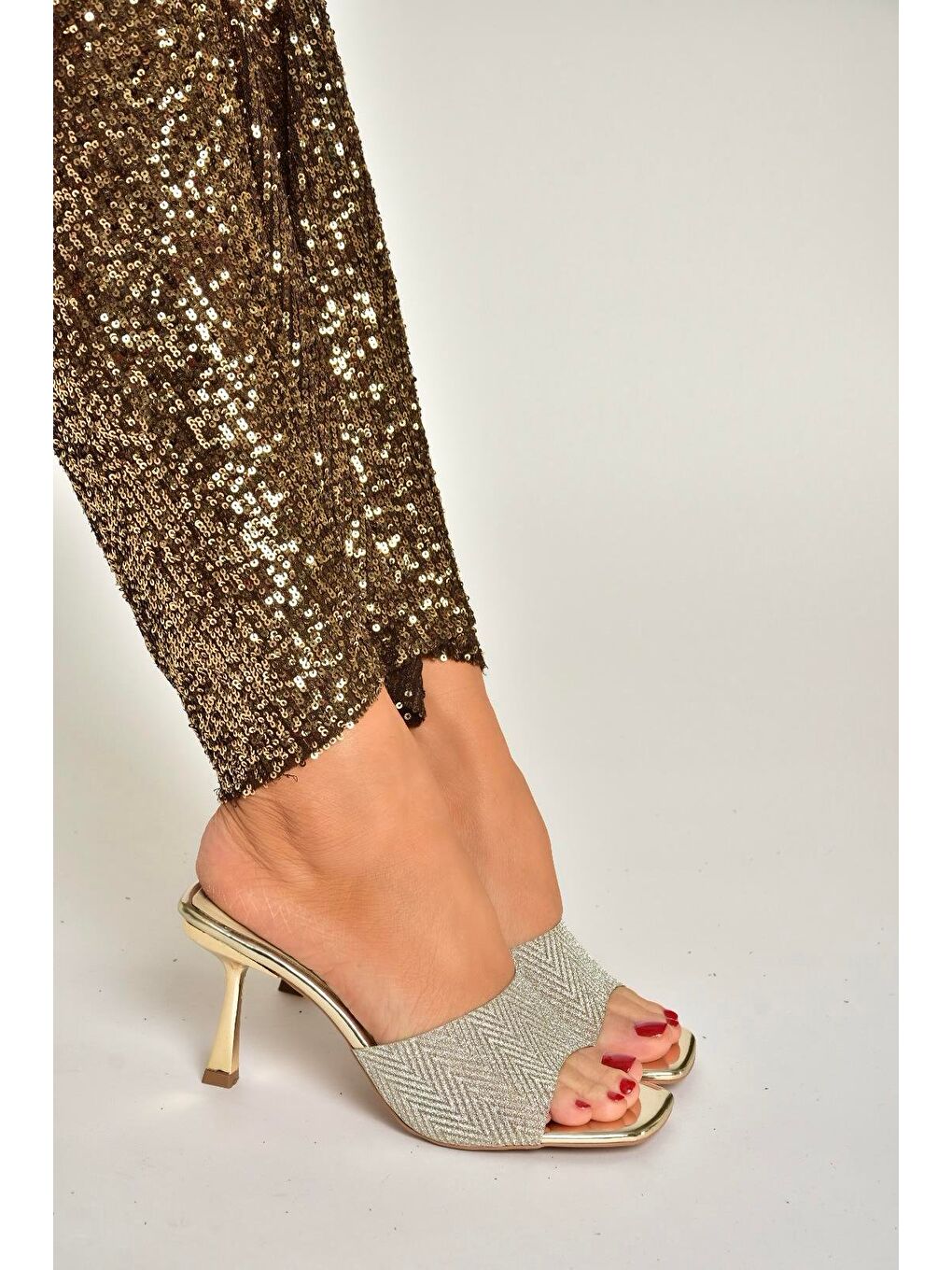 Sarı Altın Kadın Topuklu Terlik Y820179134-2