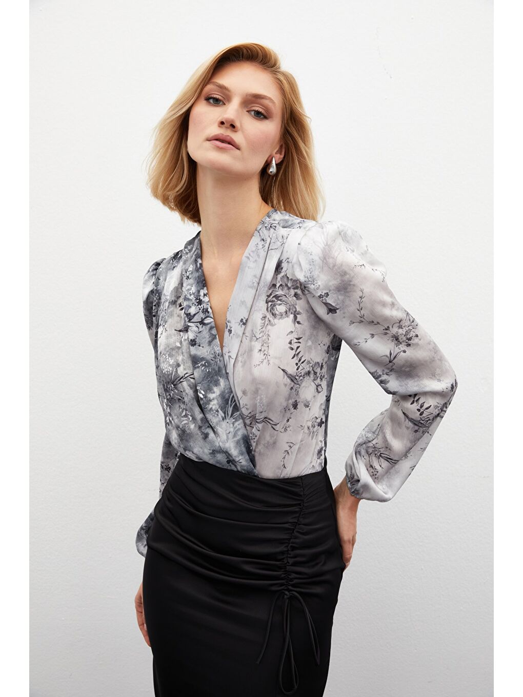 Çiçek Desenli Bodysuit Bluz - Gri