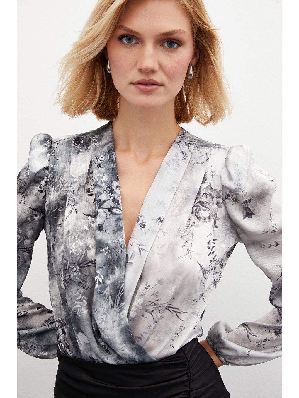 Çiçek Desenli Bodysuit Bluz - Gri-1