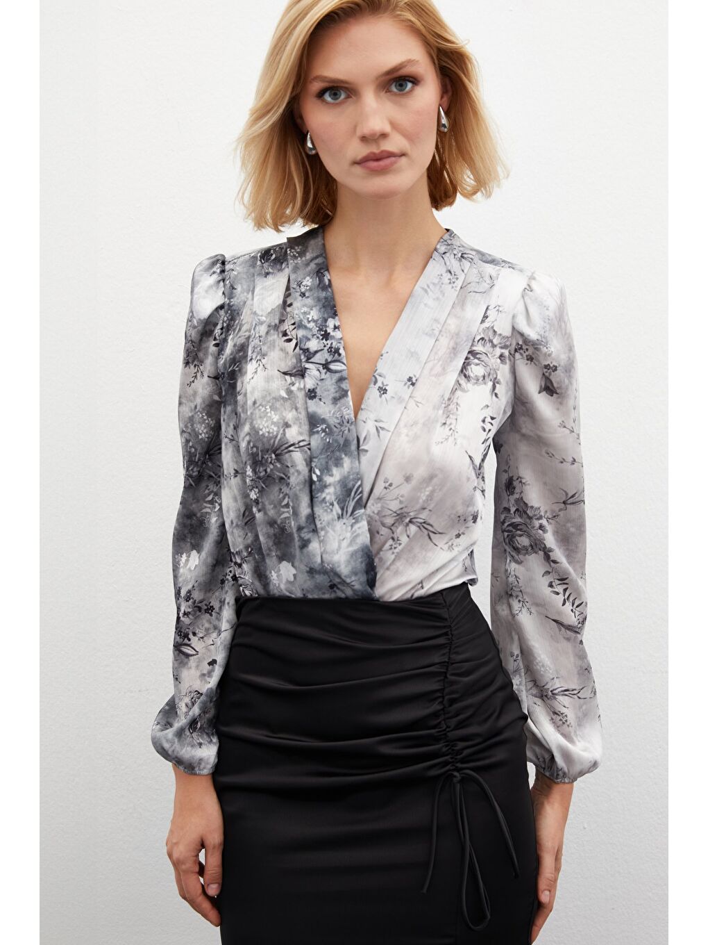 Çiçek Desenli Bodysuit Bluz - Gri-2
