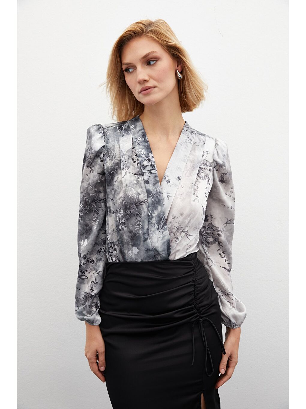 Çiçek Desenli Bodysuit Bluz - Gri-3