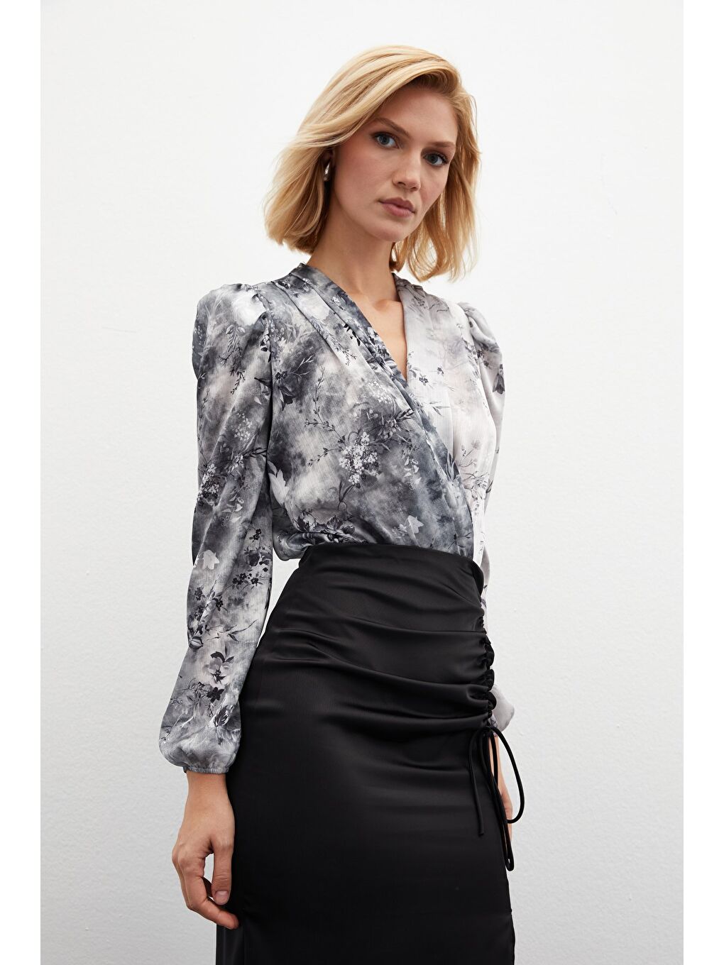 Çiçek Desenli Bodysuit Bluz - Gri-4