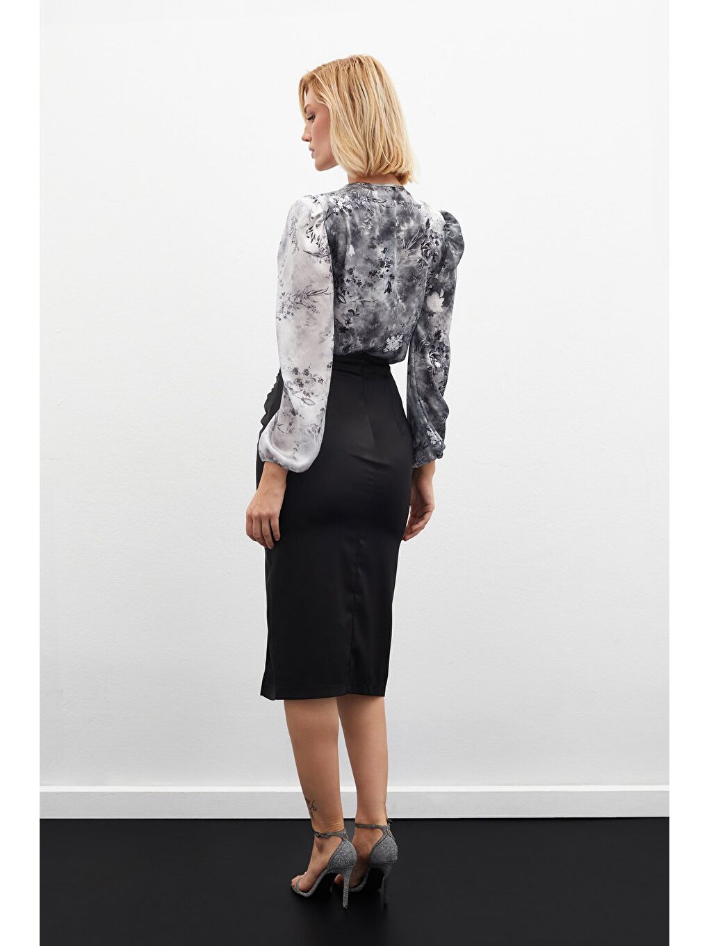 Çiçek Desenli Bodysuit Bluz - Gri-5