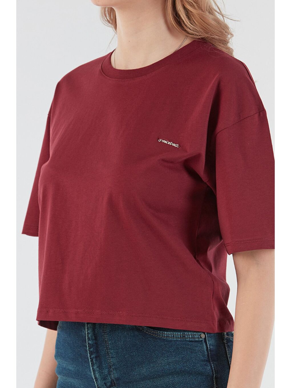 Bordo Peacebud Aksesuar Detaylı Oversize Crop Tişört-4