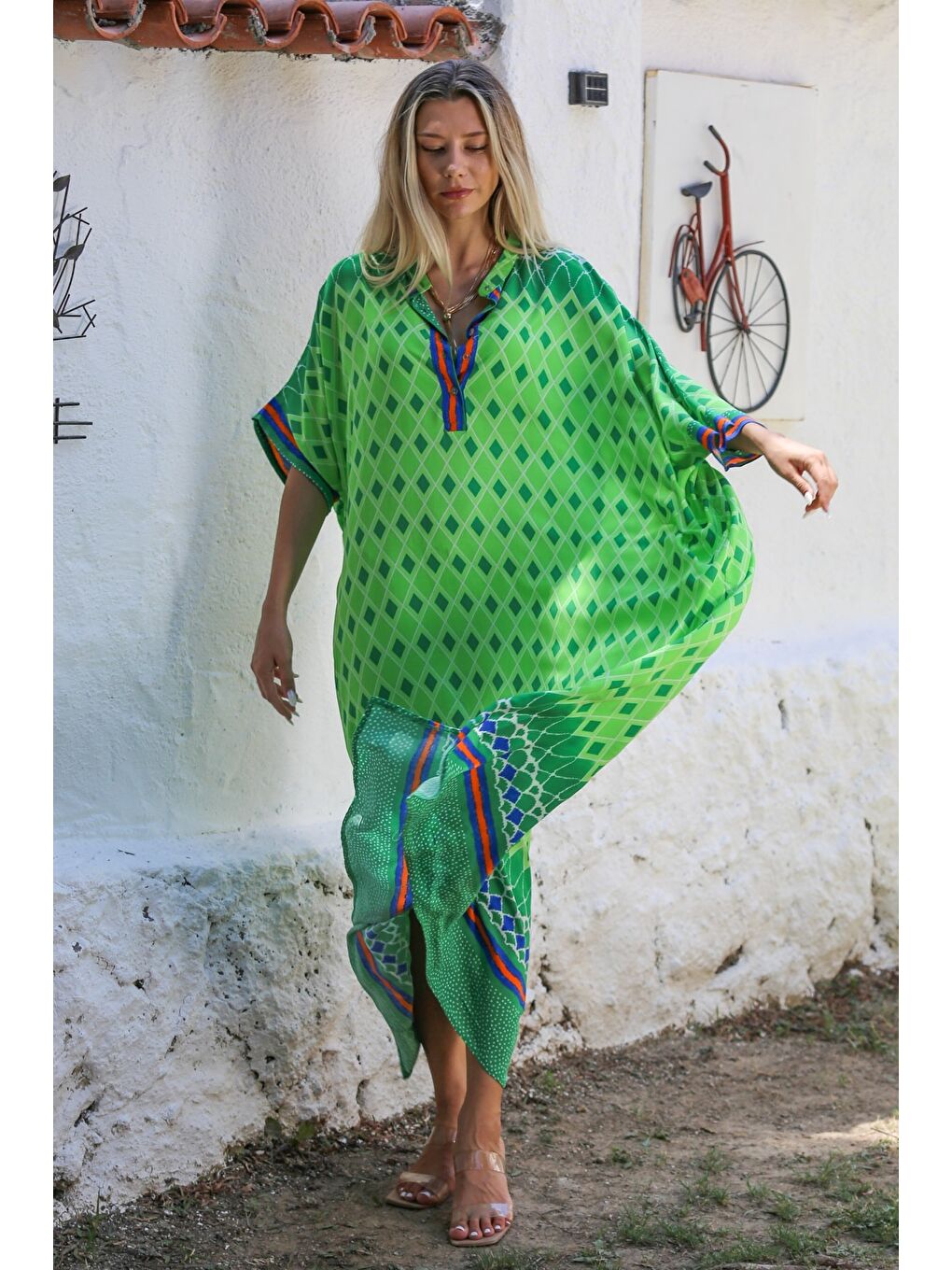 Fıstık Yeşili Hakim Yaka Yarasa Kol Düğmeli Allover Baskılı Dokuma Geniş Kesim Casual Elbise-5