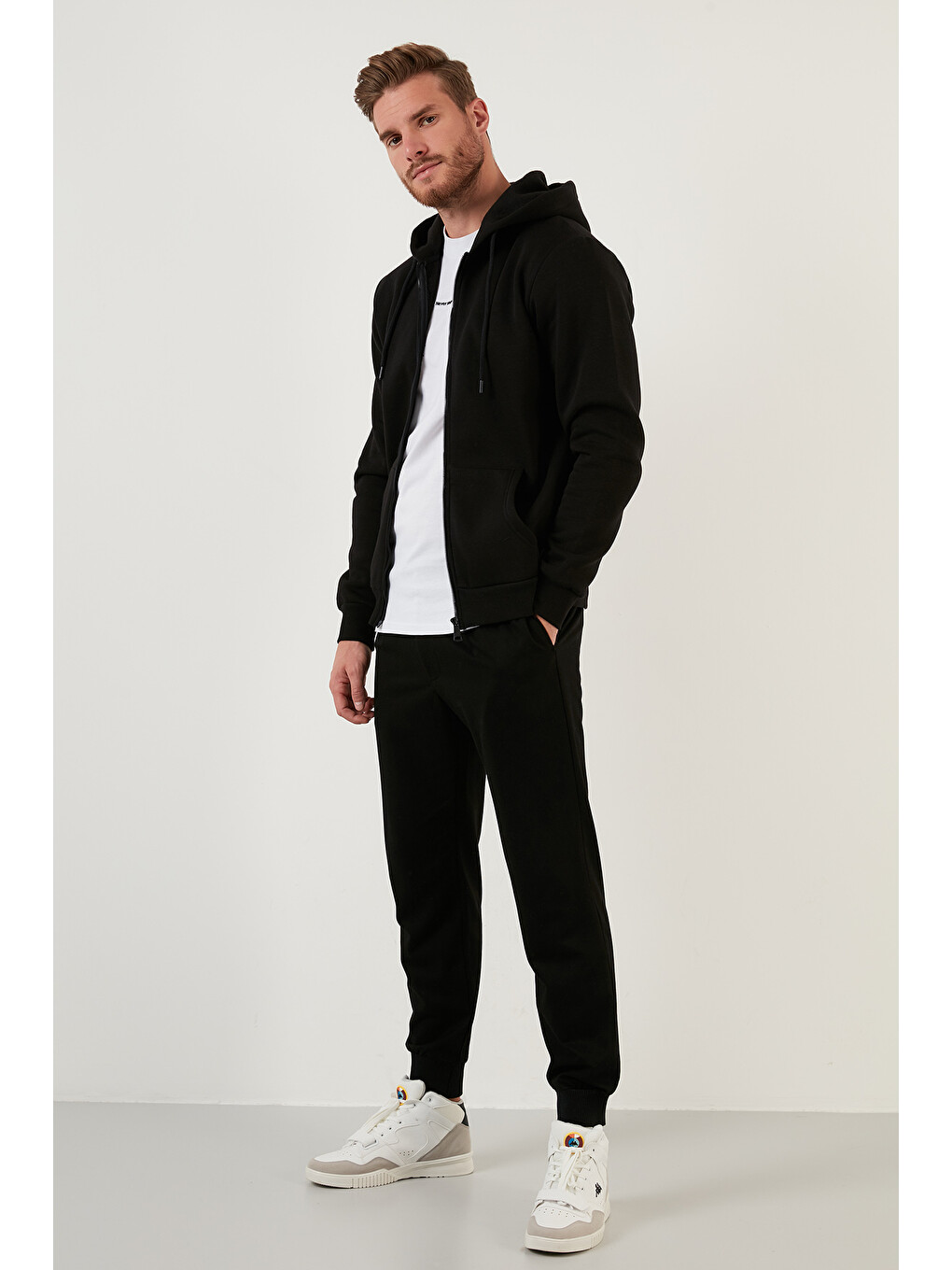 Siyah Regular Fit Kapüşonlu Fermuarlı İçi Tüylü Yumuşak Şardonlu Kışlık Erkek Sweat 59053403w4-4
