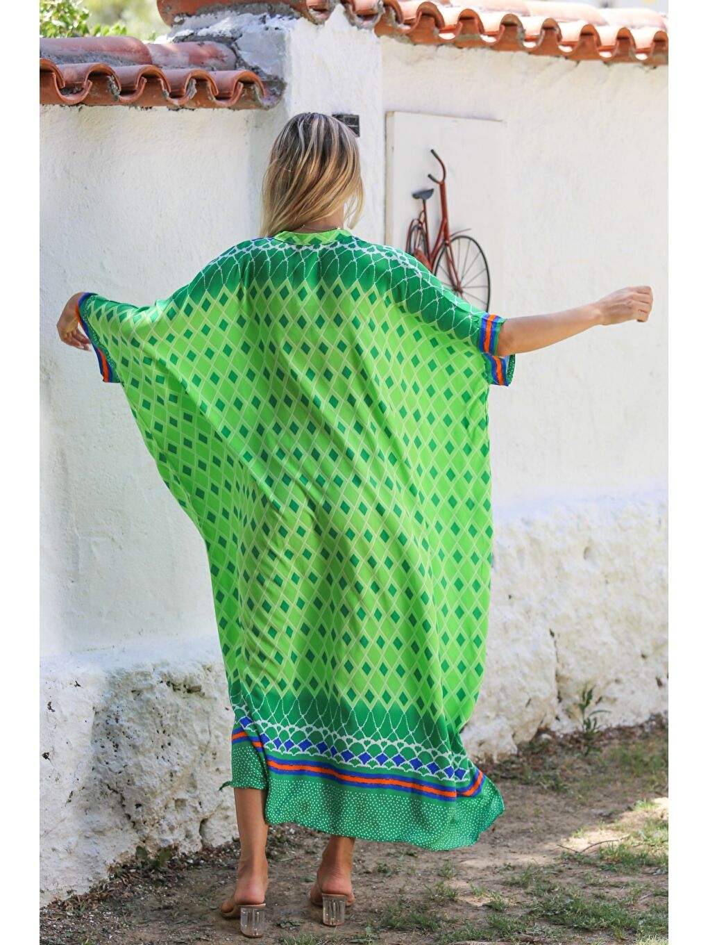 Fıstık Yeşili Hakim Yaka Yarasa Kol Düğmeli Allover Baskılı Dokuma Geniş Kesim Casual Elbise-7