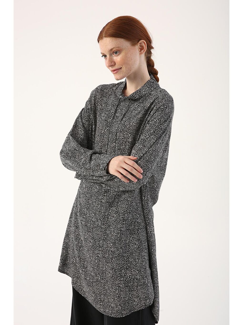 Siyah-Ekru Dik Yaka Kuşgözlü Tunik