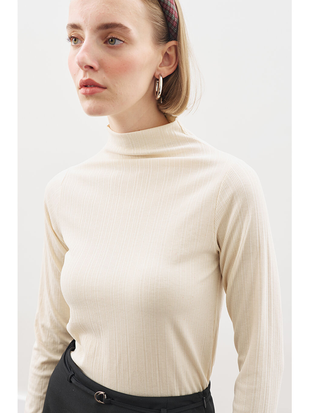 Yüksek Yaka Body Ekru-3