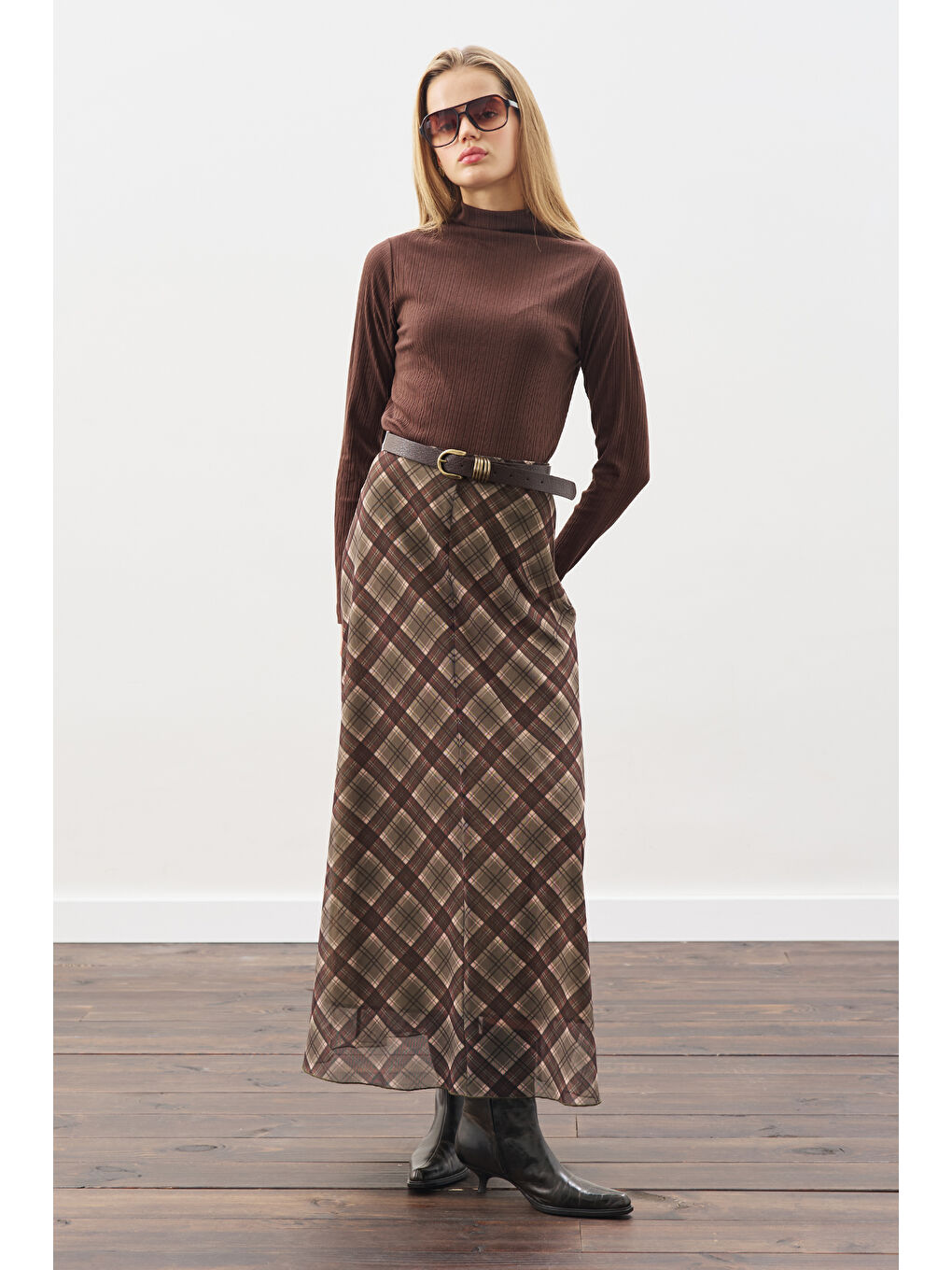 Yüksek Yaka Body Kahverengi-1