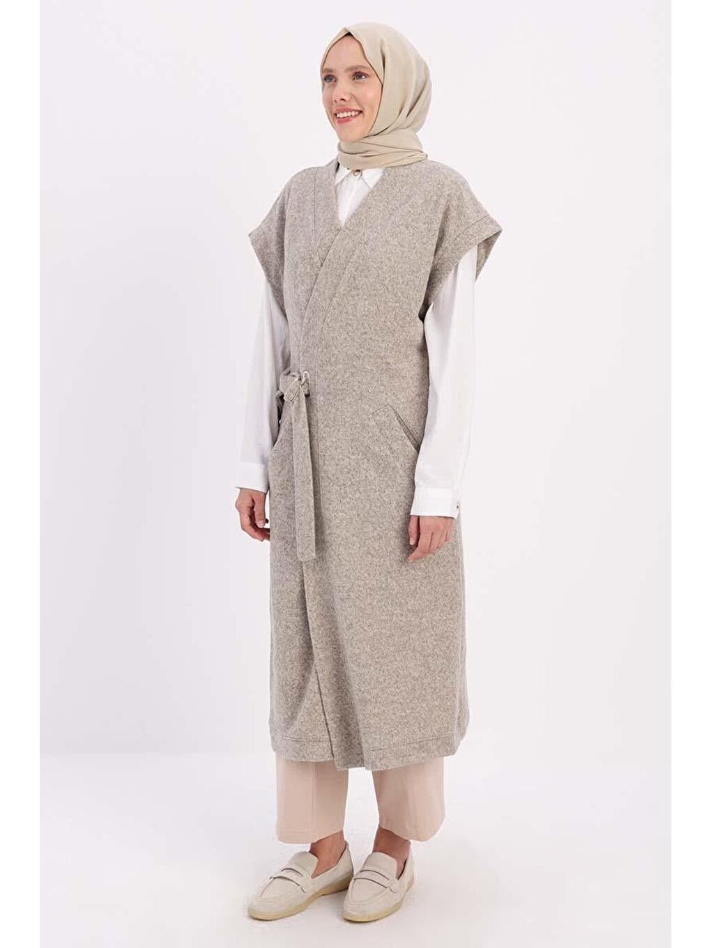 Bej-Kemerli Metal Tokalı Cepli Uzun Yelek-2