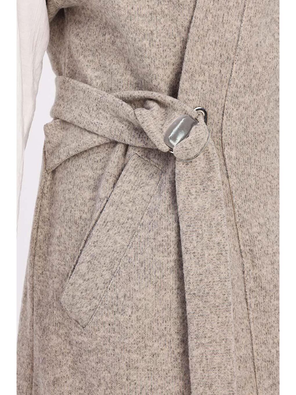 Bej-Kemerli Metal Tokalı Cepli Uzun Yelek-4