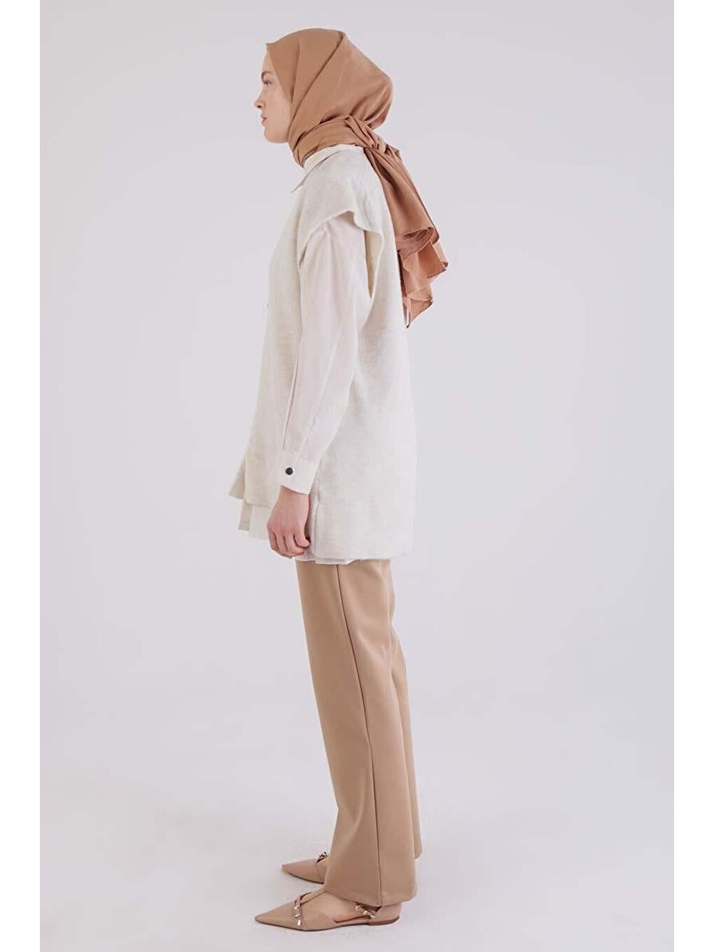 Ekru-Broşlu Triko Yelek-2