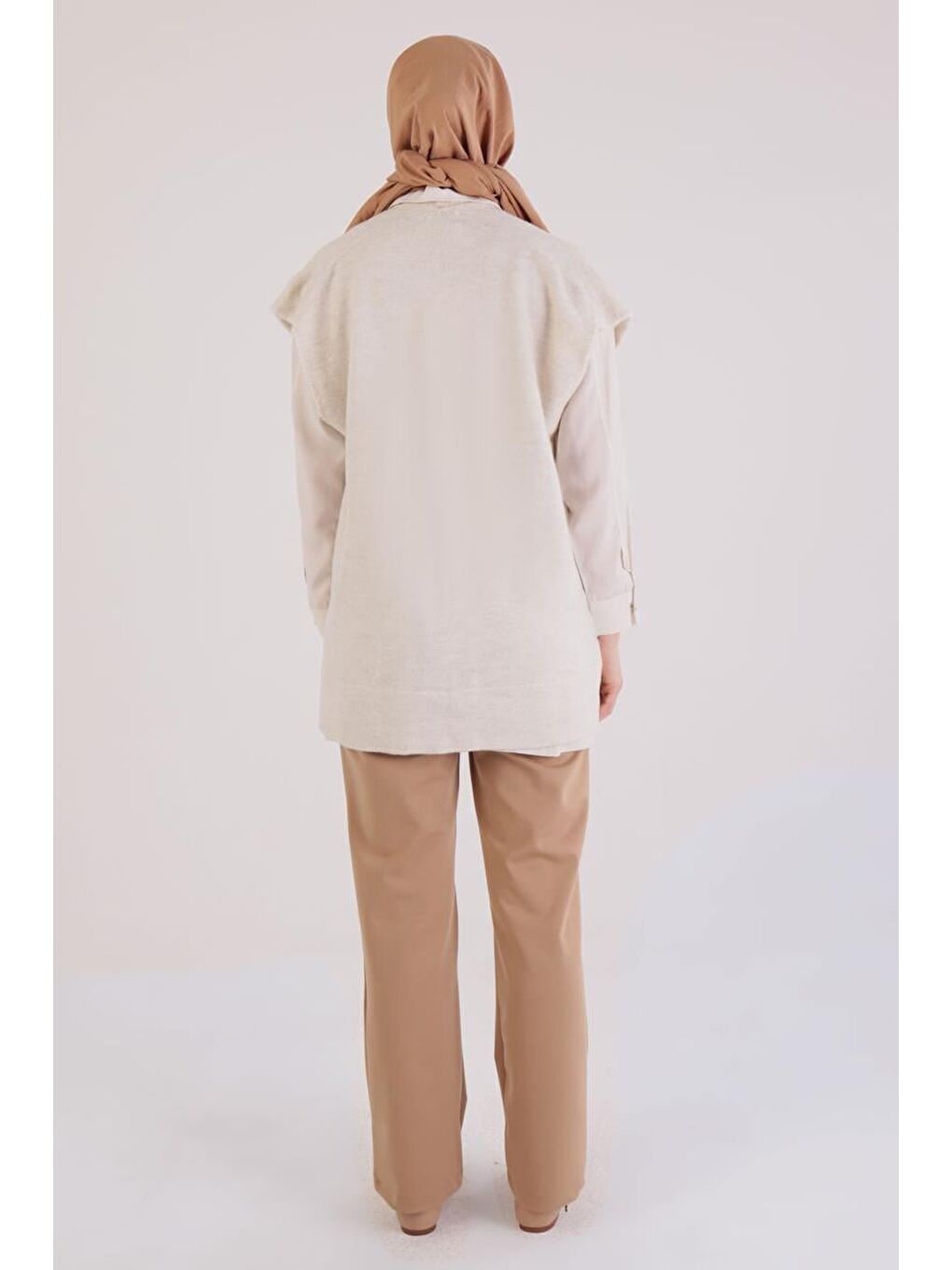 Ekru-Broşlu Triko Yelek-3