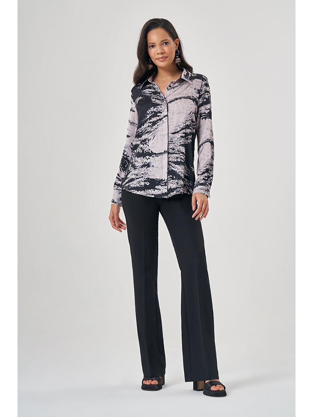 Desenli Klasik Siyah Gömlek-1