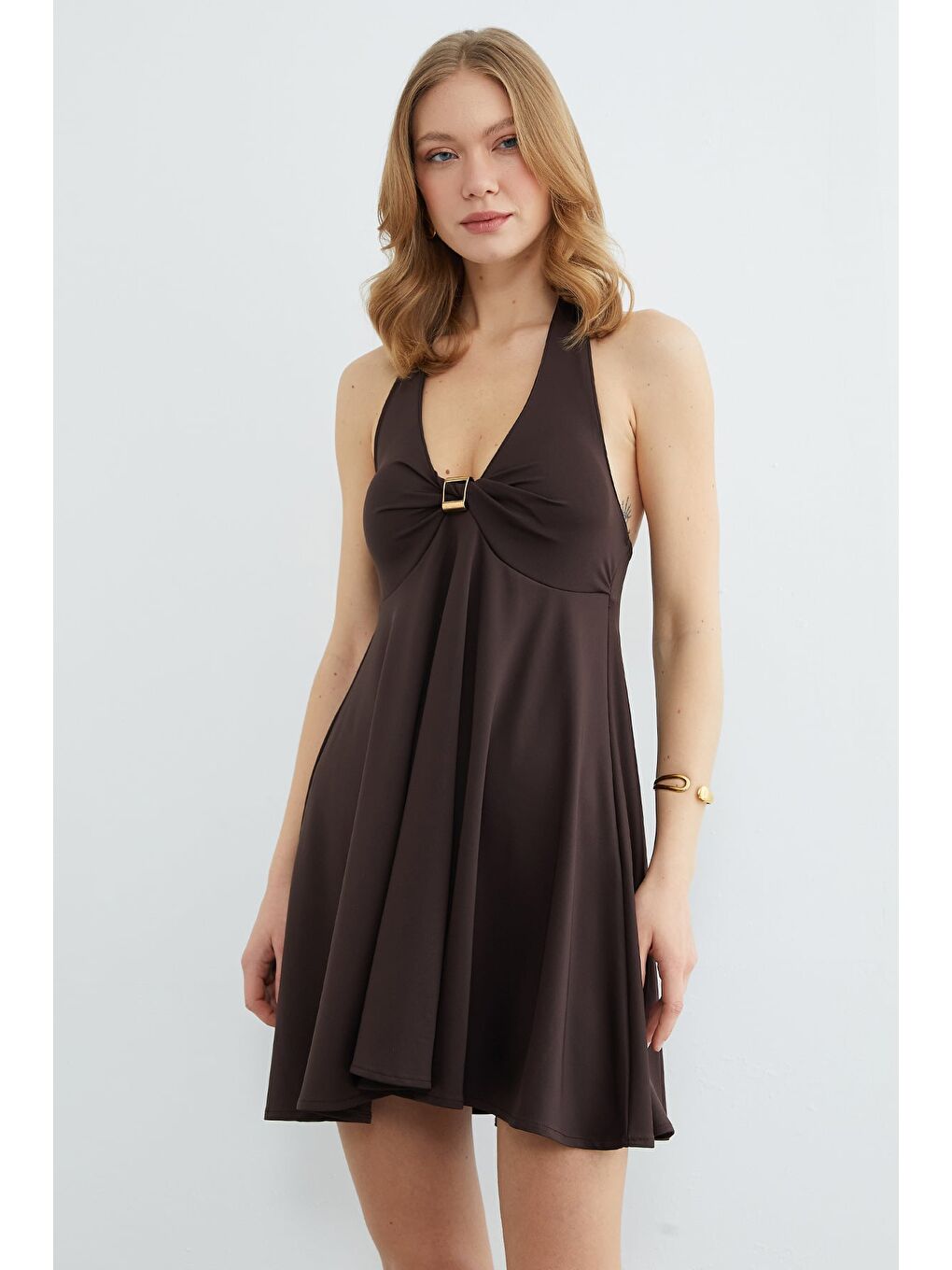 Kahverengi Boyundan Geçirmeli Tokalı Kaplı Elbise-1