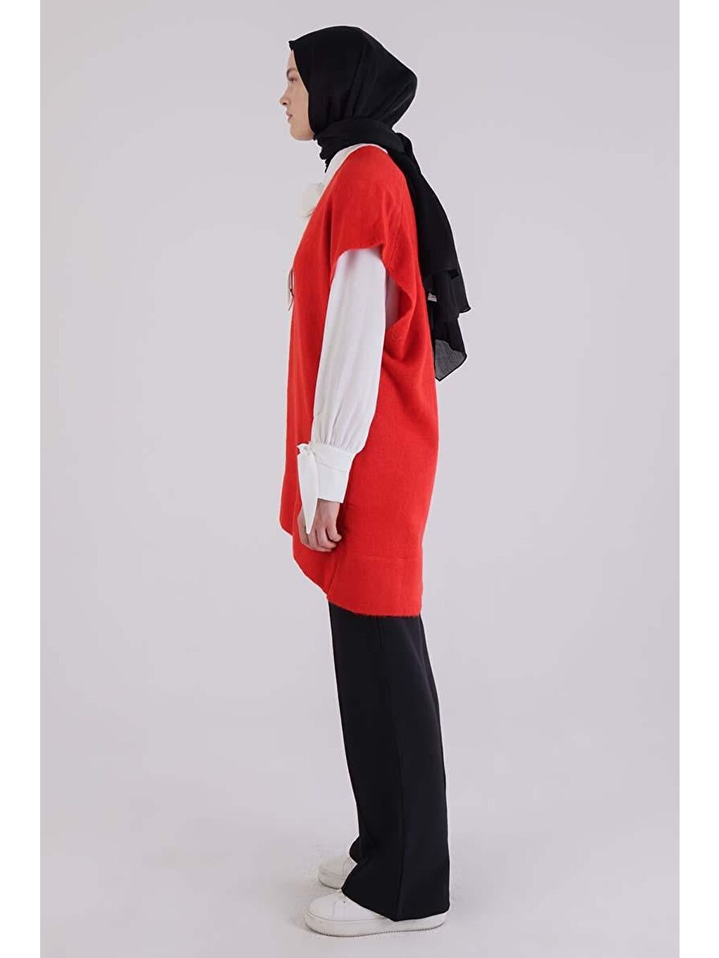 Kırmızı Nar Çiçeği-Broşlu Triko Yelek-2