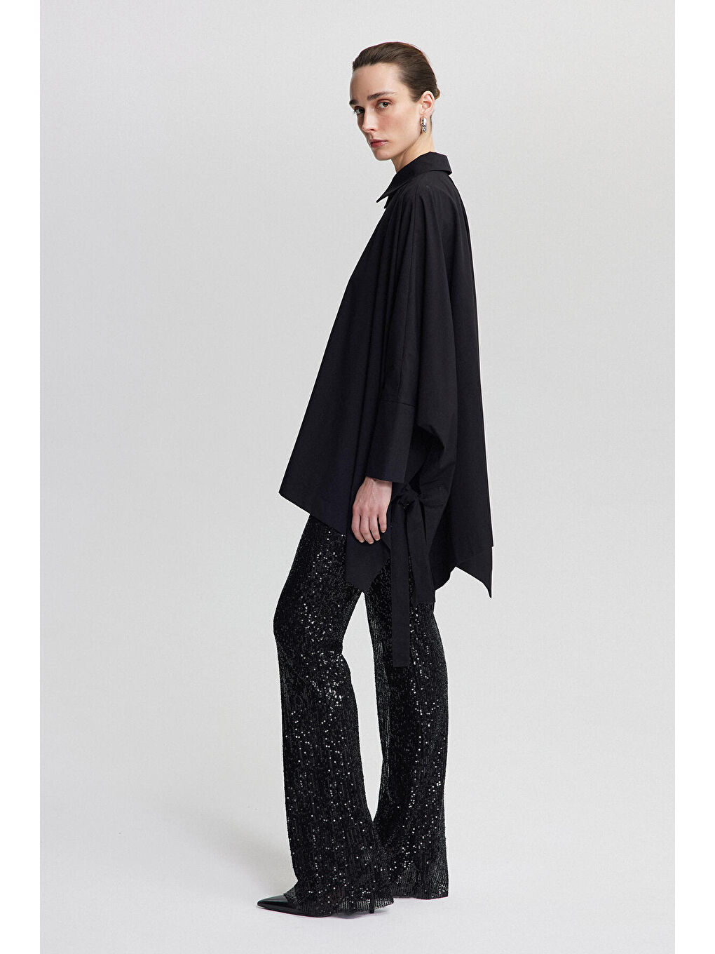 Siyah Bağlama Detaylı Oversıze Gömlek