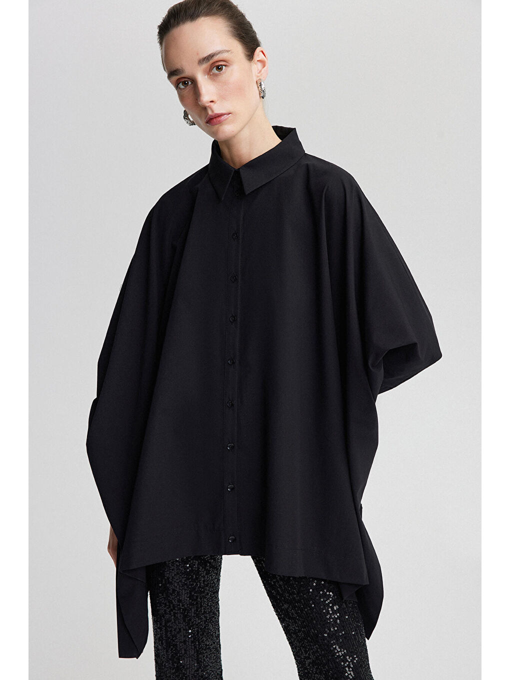 Siyah Bağlama Detaylı Oversıze Gömlek-2