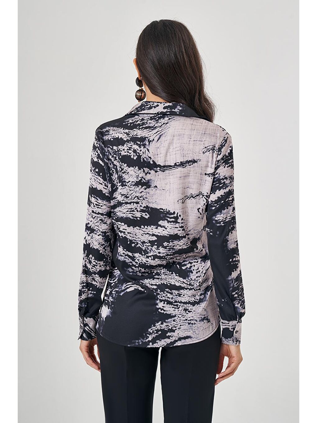 Desenli Klasik Siyah Gömlek-3