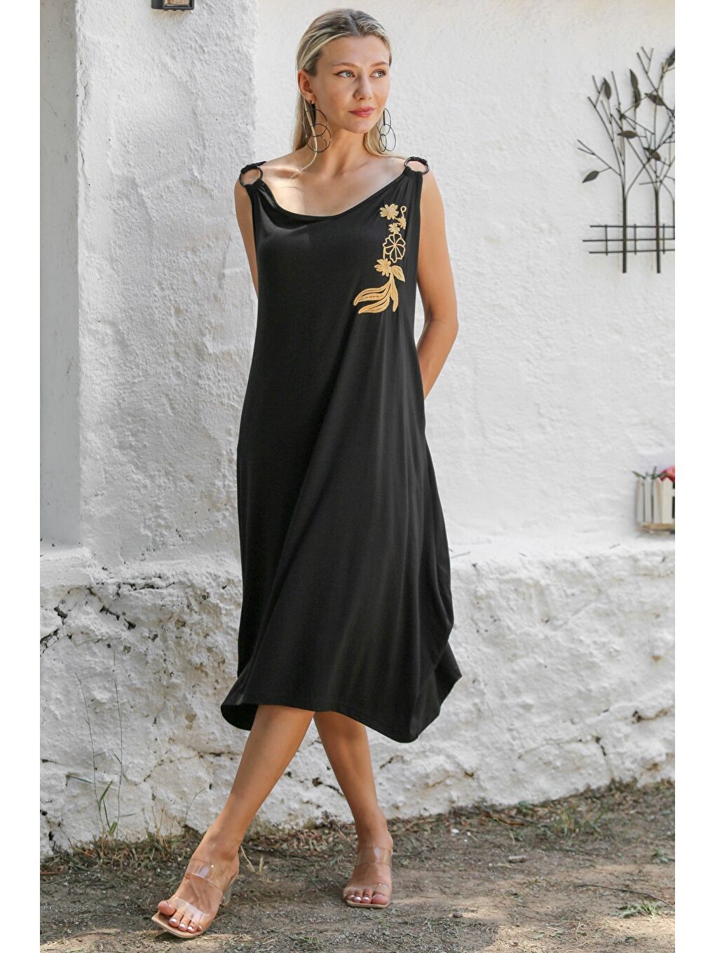 Siyah Askılı Tokalı Nakışlı Örme Geniş Kesim Casual Elbise-3