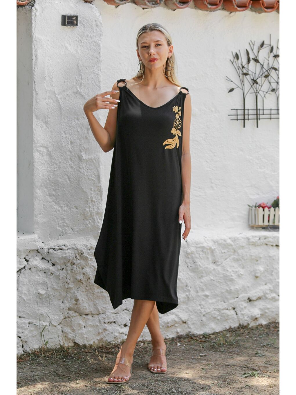Siyah Askılı Tokalı Nakışlı Örme Geniş Kesim Casual Elbise-6