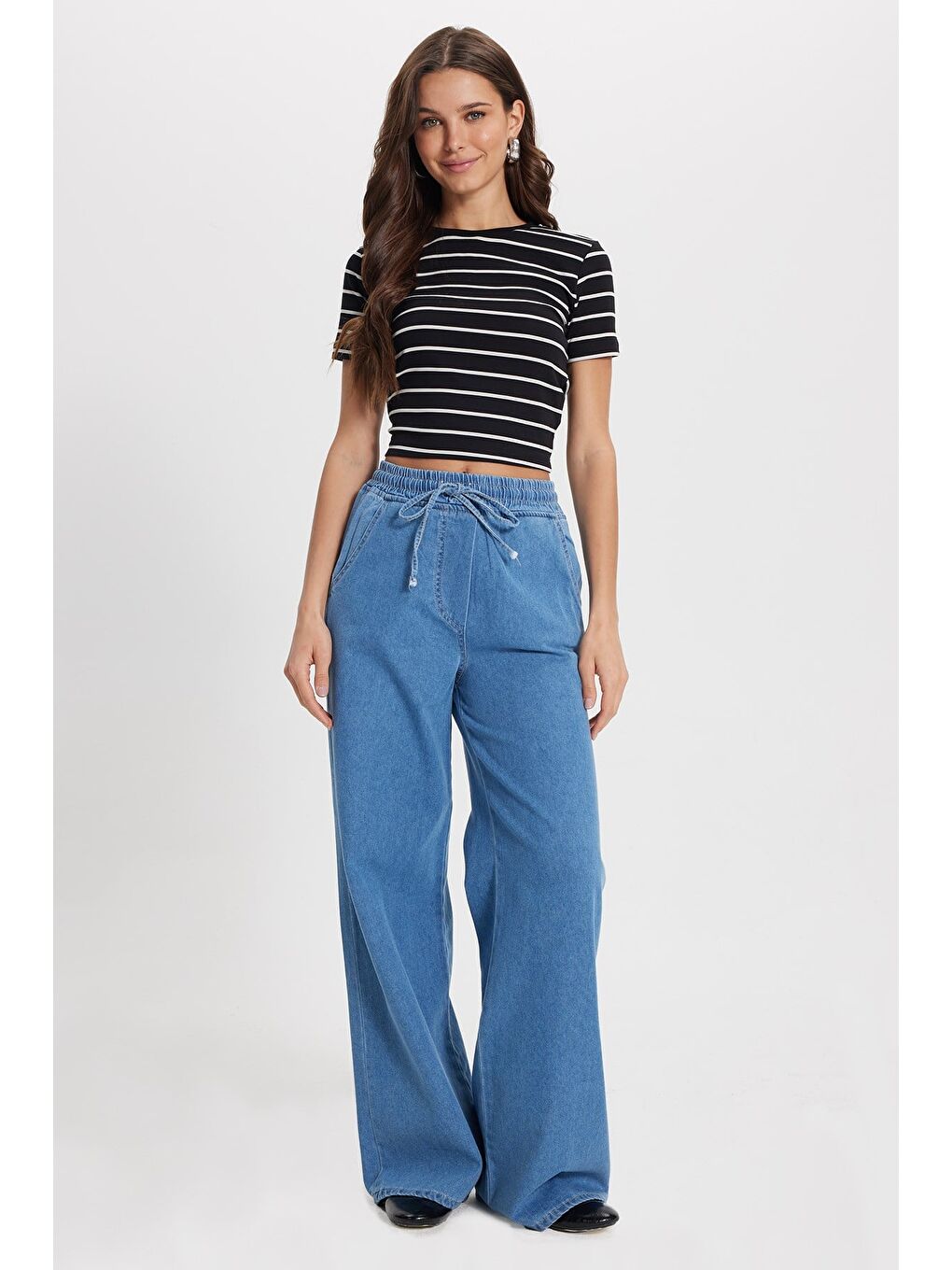 Kadın Slim Fit Dar Kesim Pamuklu  Yumuşak Dokulu Kısa Kollu Bisiklet Yaka Siyah Tişört-2