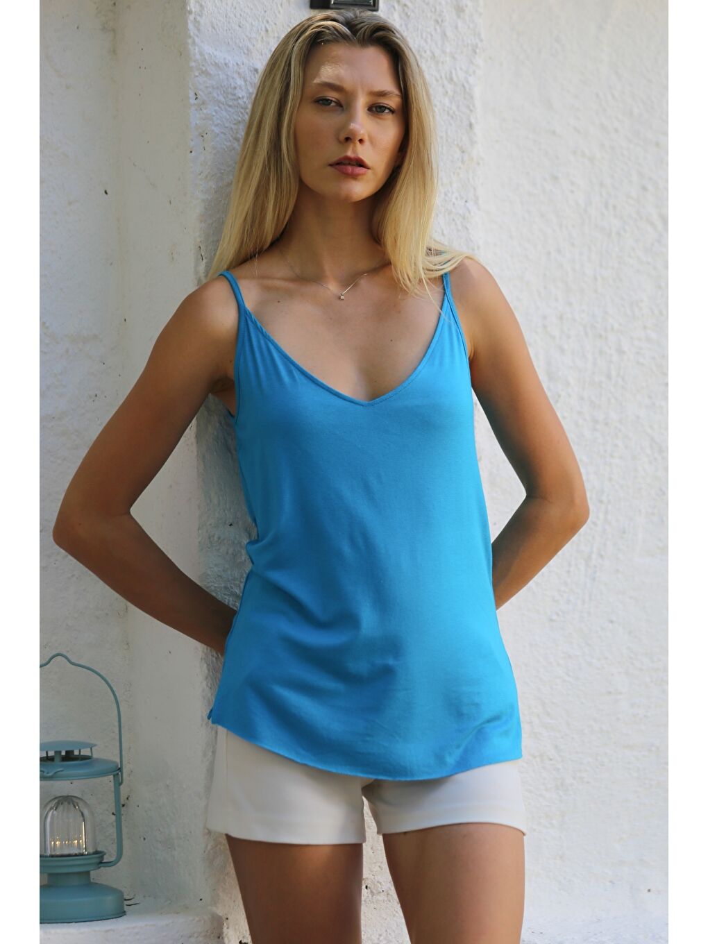 Turkuaz V Yaka Askılı Yarım Astarlı Yırtmaçlı Örme Basic Casual Bluz