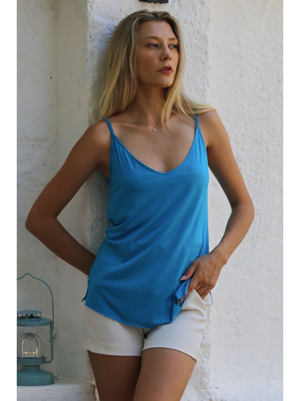 Turkuaz V Yaka Askılı Yarım Astarlı Yırtmaçlı Örme Basic Casual Bluz-1