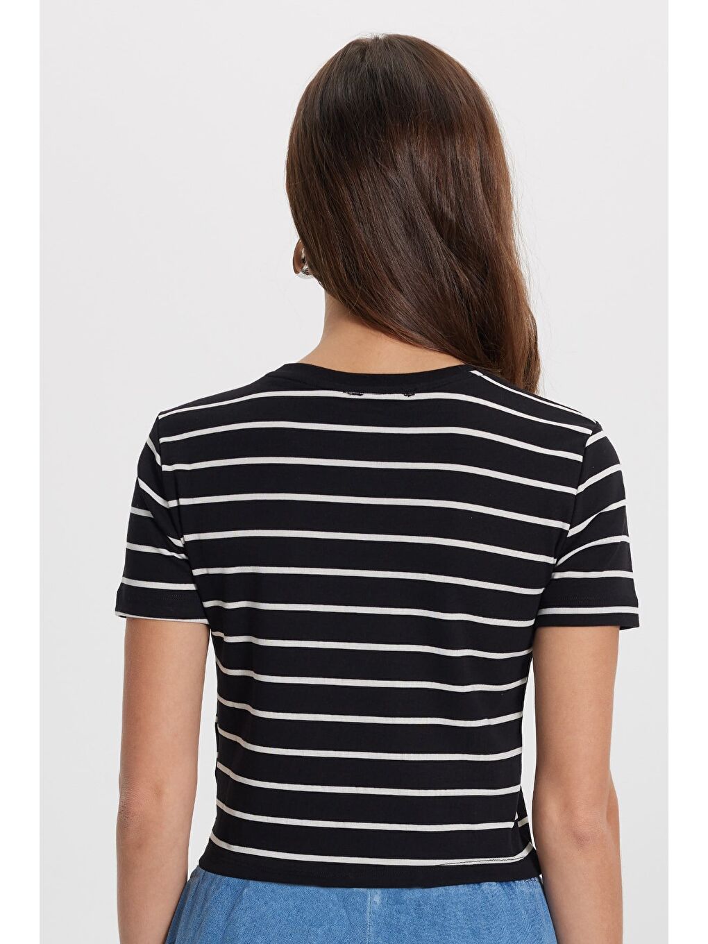 Kadın Slim Fit Dar Kesim Pamuklu  Yumuşak Dokulu Kısa Kollu Bisiklet Yaka Siyah Tişört-6