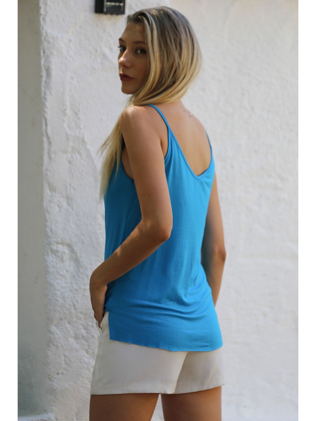 Turkuaz V Yaka Askılı Yarım Astarlı Yırtmaçlı Örme Basic Casual Bluz-3