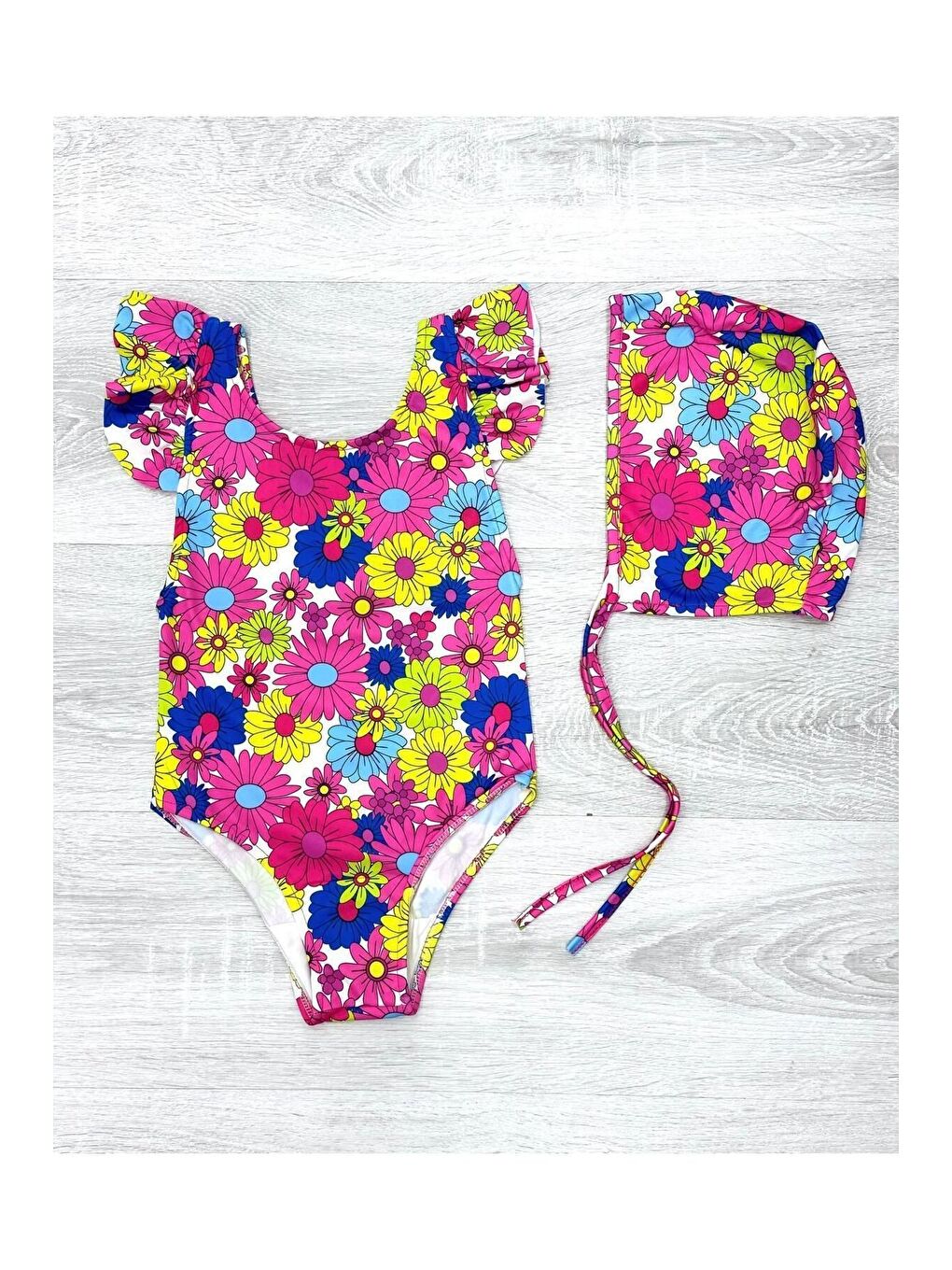 Sarı Sırttan Çapraz Fırfır Detaylı Boneli Kız Çocuk Mayo