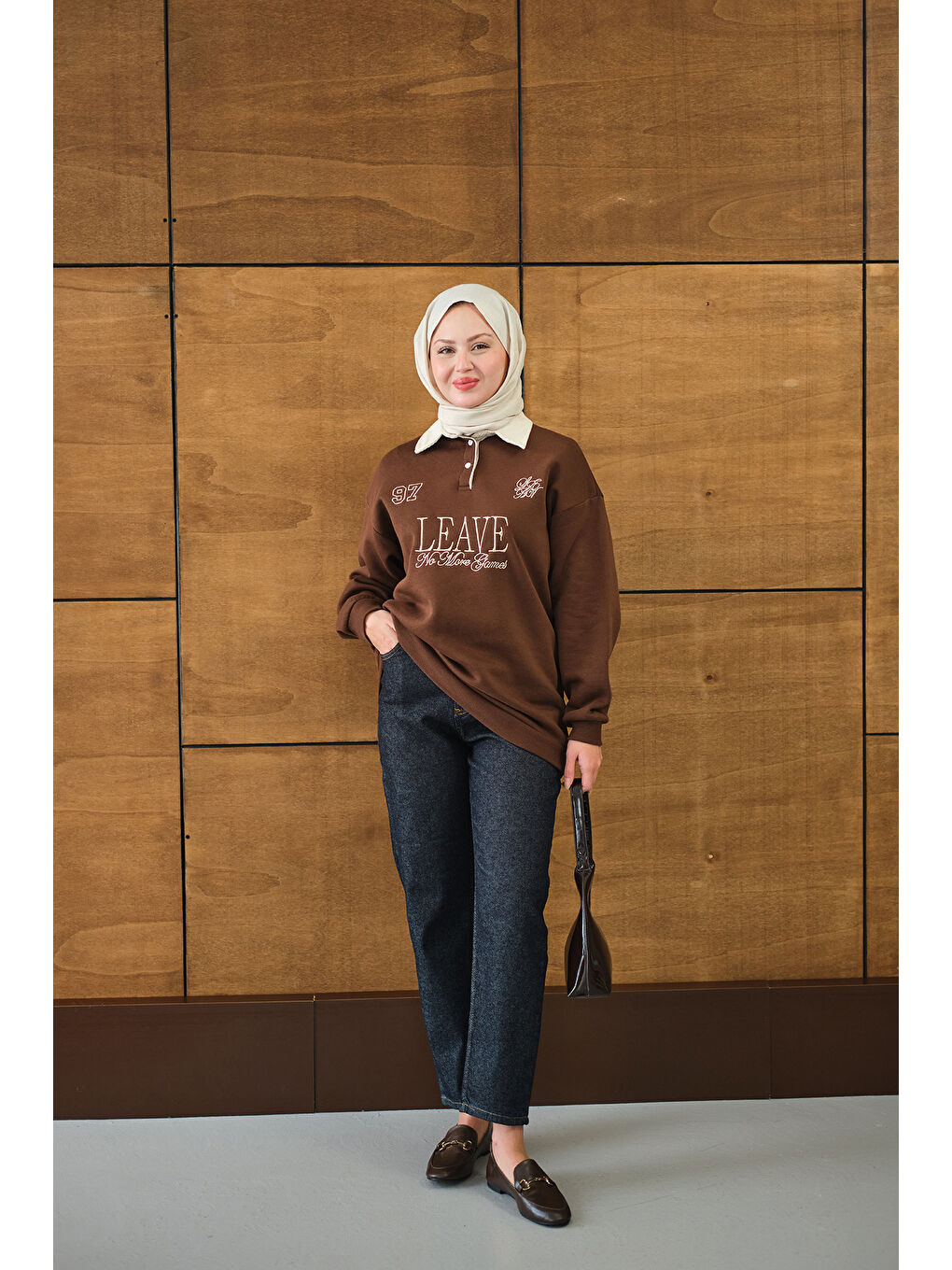 Kadın Gömlek Yaka Yazı Baskılı Sweat Kahverengi-2