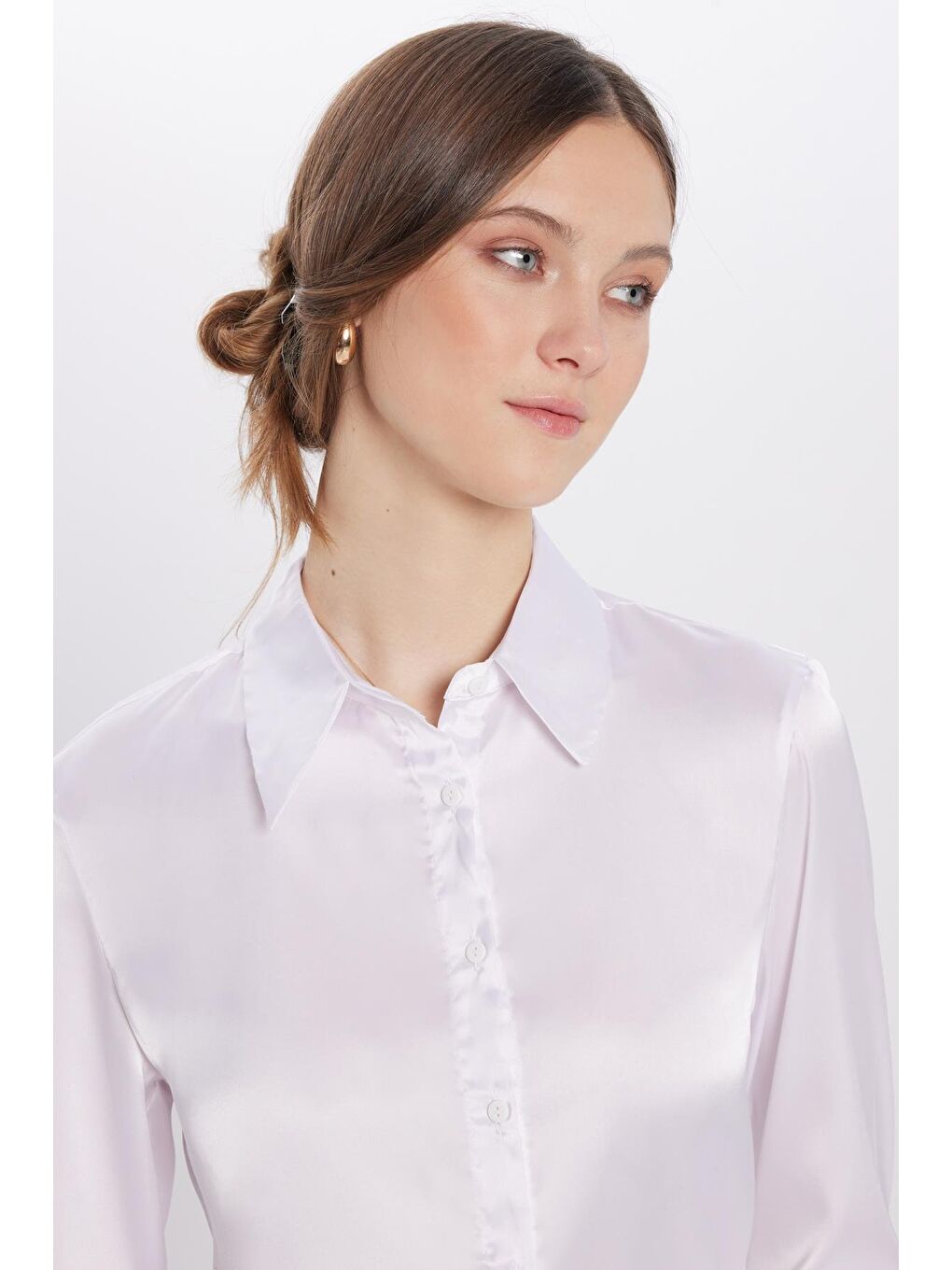 Kadın Relax Fit Rahat Kesim Satenli Kumaş Beyaz Kare Manşet Düz Gömlek