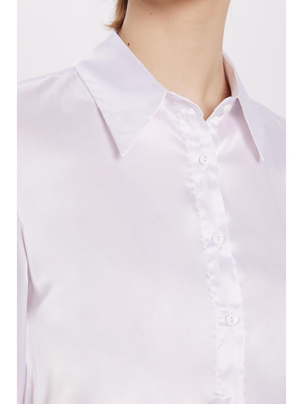 Kadın Relax Fit Rahat Kesim Satenli Kumaş Beyaz Kare Manşet Düz Gömlek-2