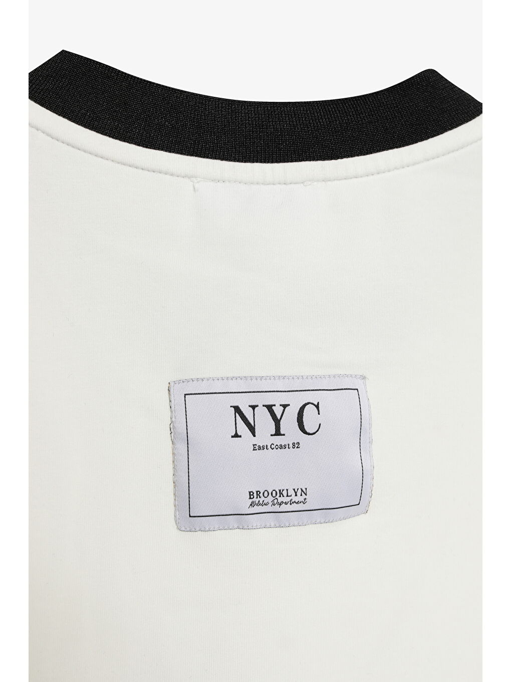 Brooklyn Nakışlı V Yaka Oversize Tişört Ekru-2