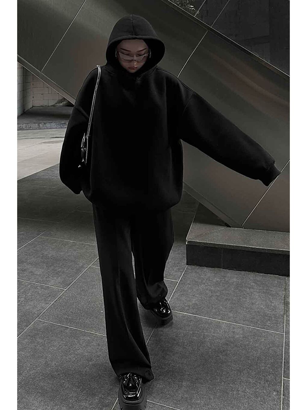 Kapüşonlu Salaş Sweatshirt Siyah-1