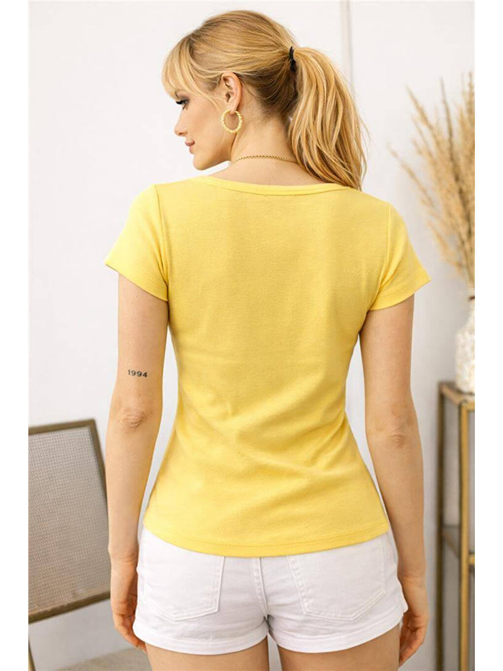 Sarı Pamuklu Düğme Detalı V Yaka Kadın T Shirt 26Y0191K1-1