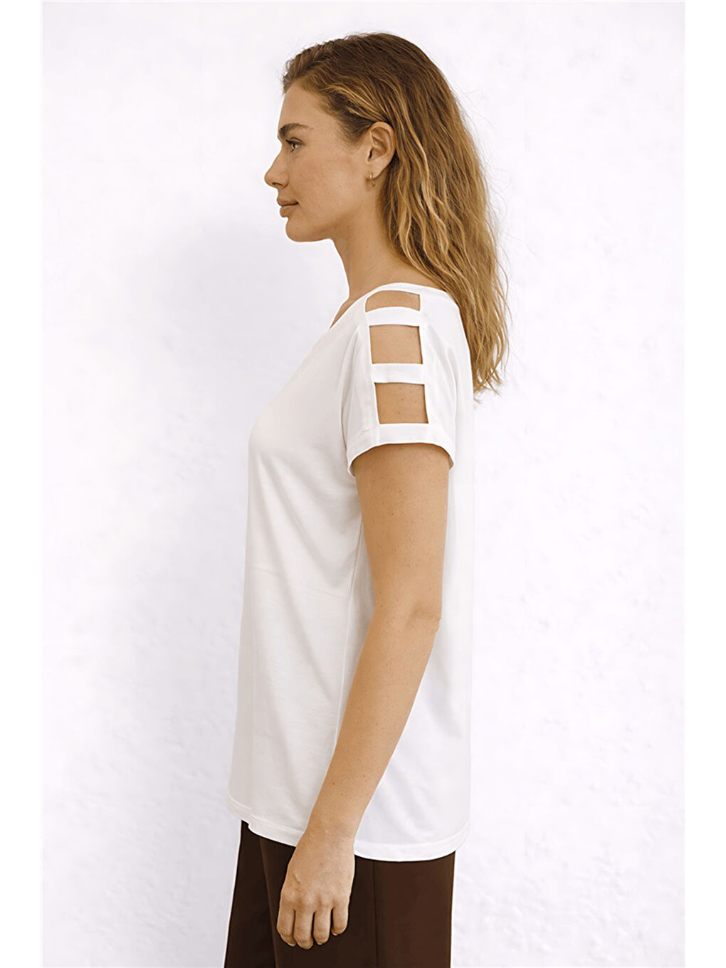 Beyaz Pamuk ve Modal Karışımlı Omuz Detaylı Kadın T Shirt 26Y0195K1-1